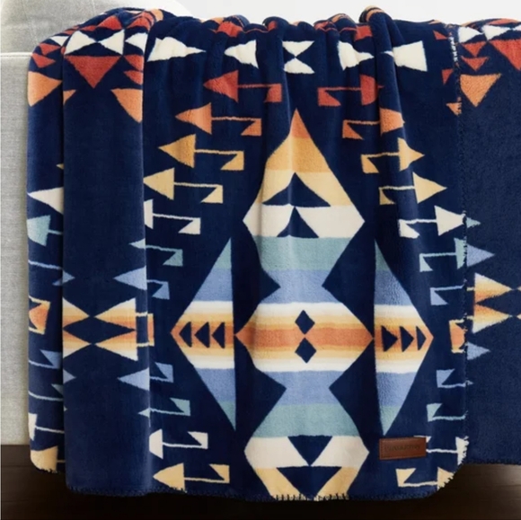 Pendleton fleece throw blanket 50" by 70" navy aztec boho design - Picture 9 of 11
